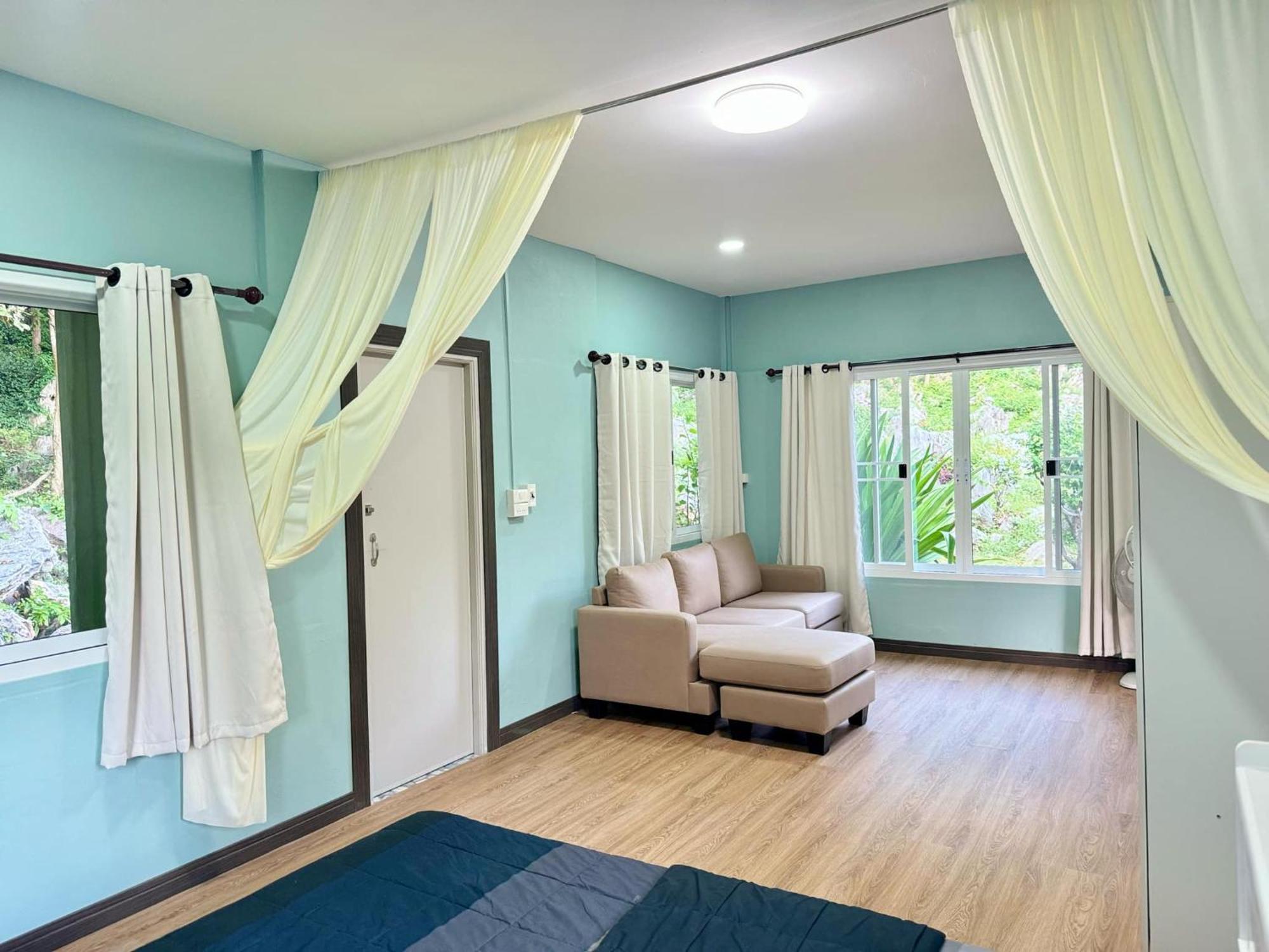 นพรัตน์การ์เด้นฮิลล์ Hotel Uthai Thani Exterior foto