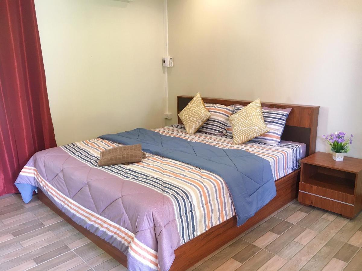 นพรัตน์การ์เด้นฮิลล์ Hotel Uthai Thani Exterior foto